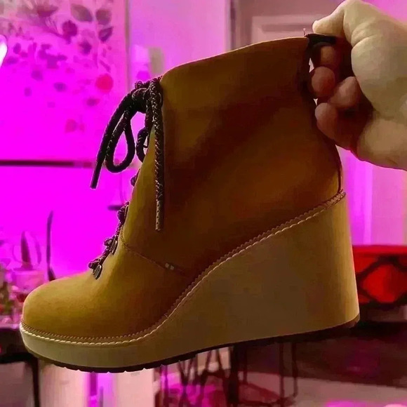 - TOMS Melrose Wedge Boots • SIZE 9 - Picture 3 of 7